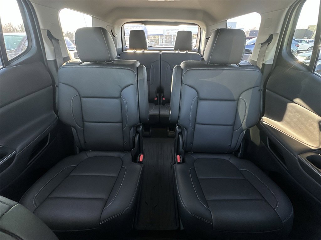 Used 2023 GMC Acadia SLT w/ Preferred Package image 22