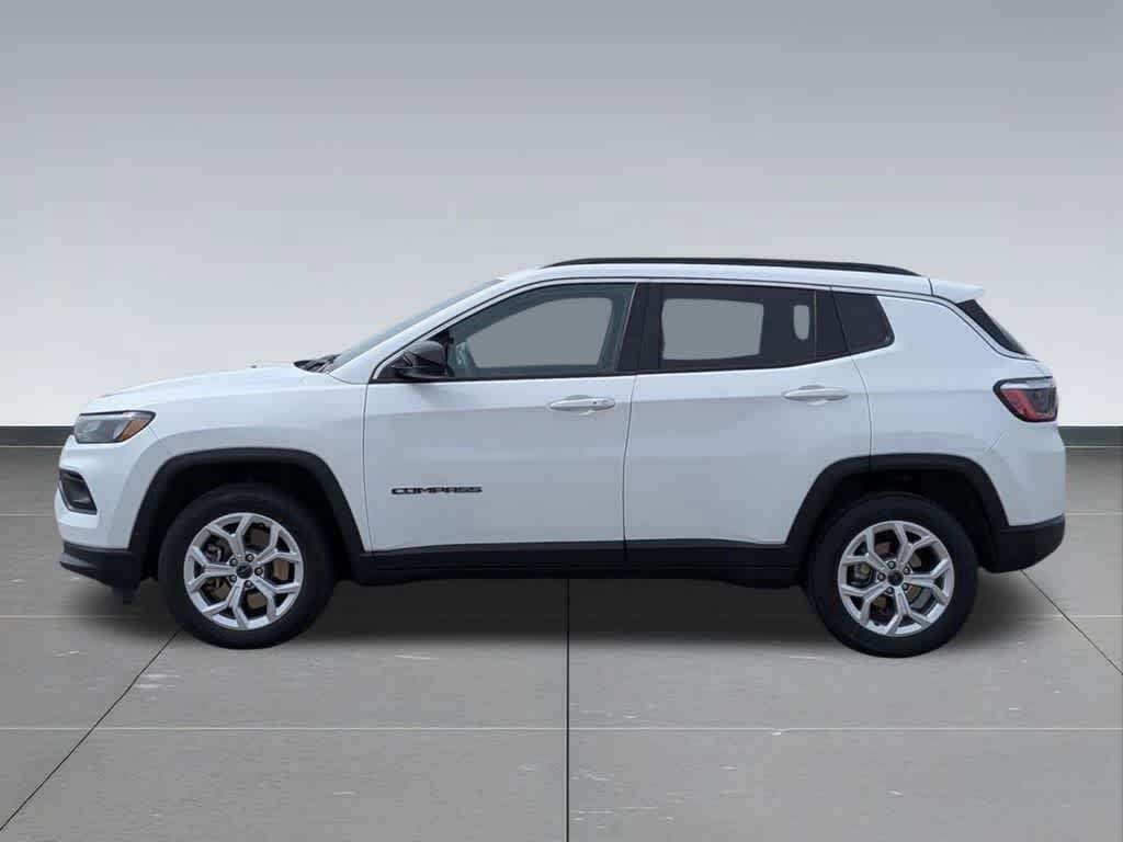 Certified 2025 Jeep Compass Latitude AWD/4WD image 2
