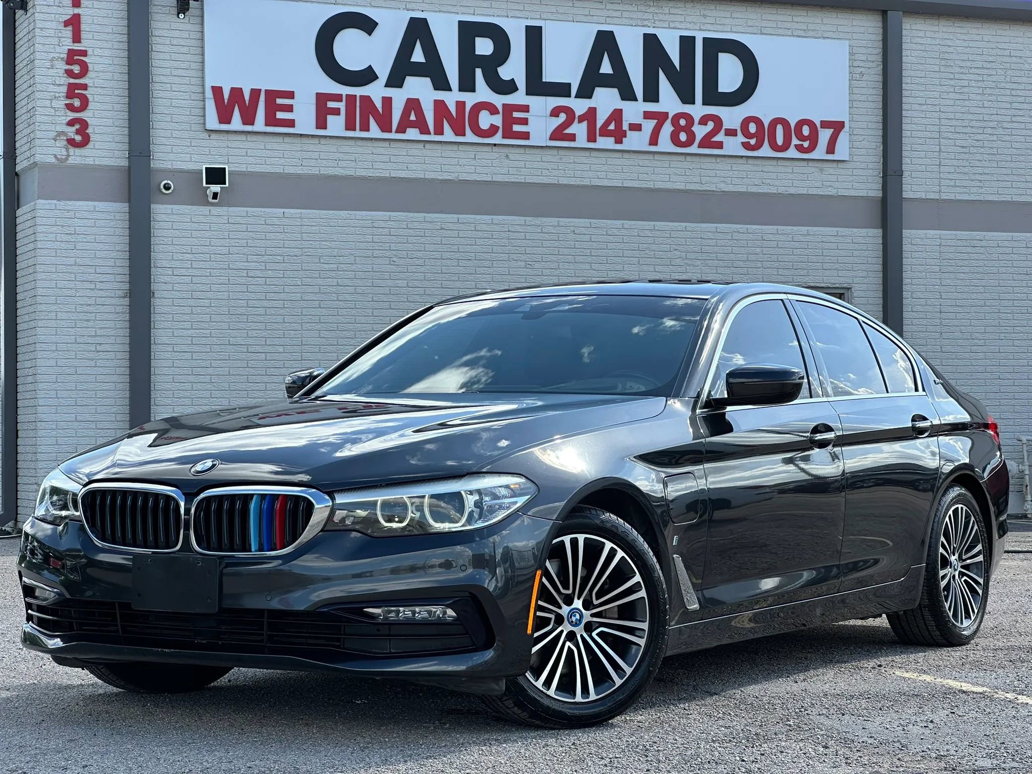 Used 2018 BMW 530e w/ Premium Package 2