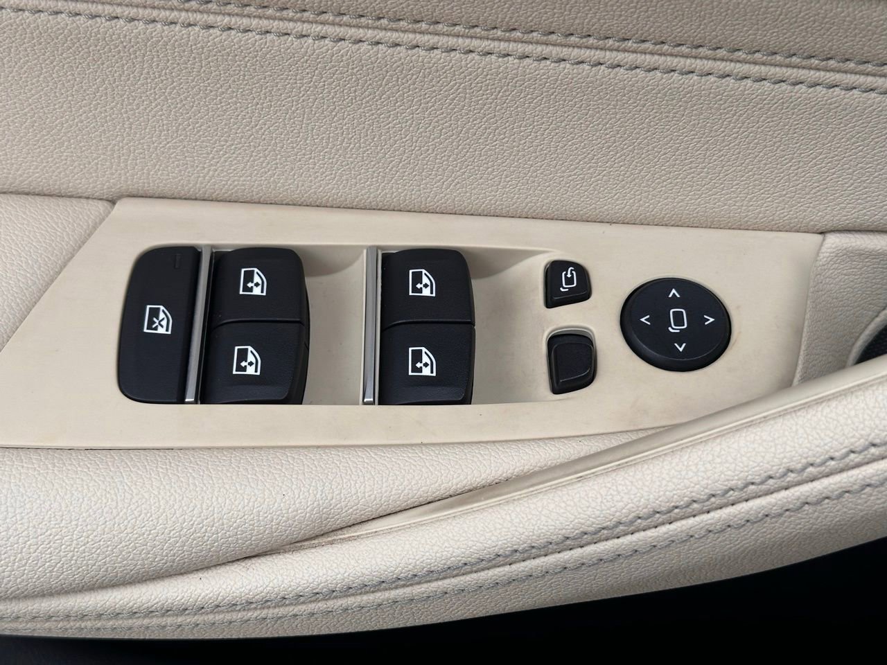 Used 2022 BMW 530i w/ Premium Package image 25