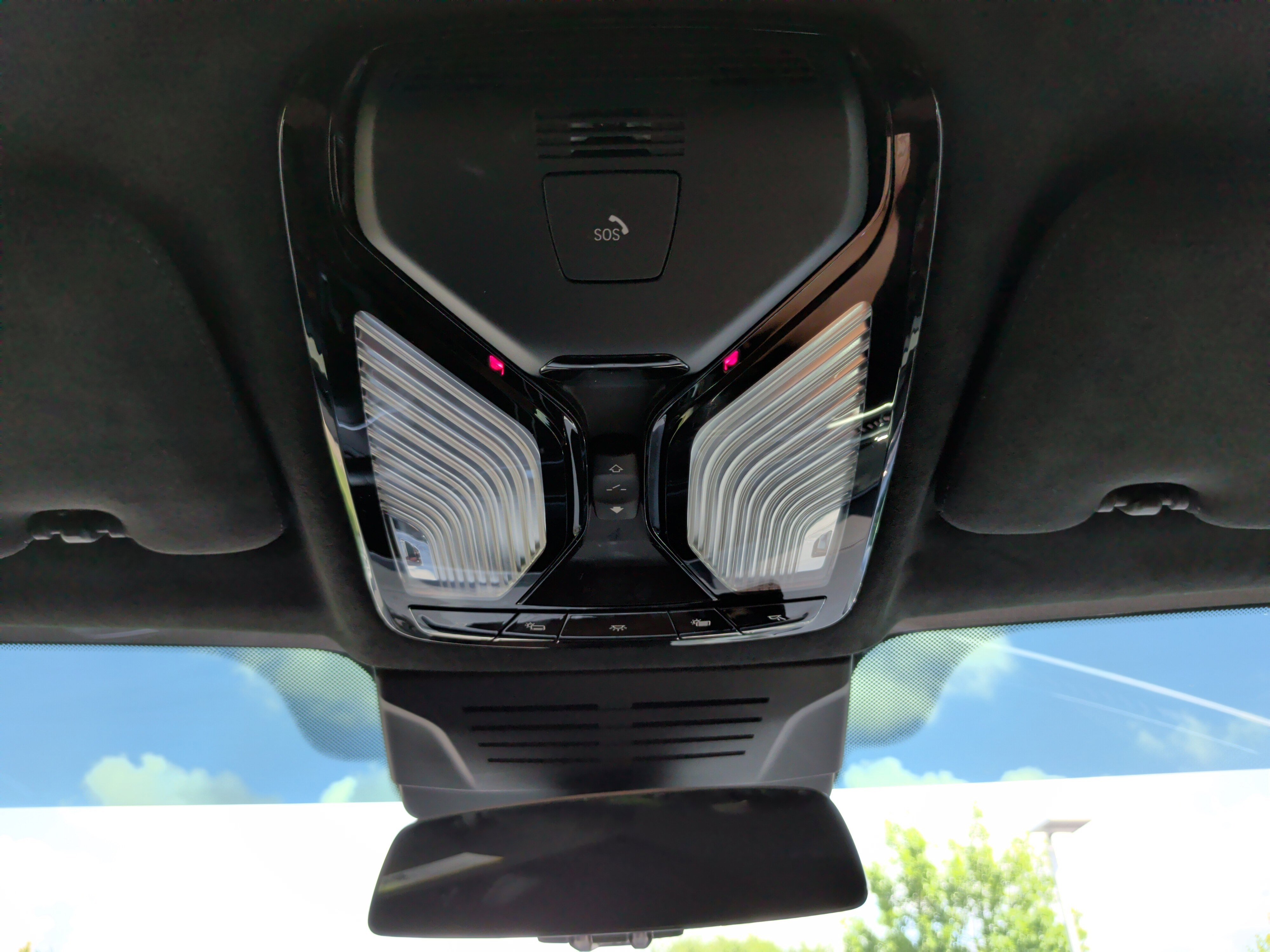 Used 2024 BMW X7 M60i w/ Executive Package image 34