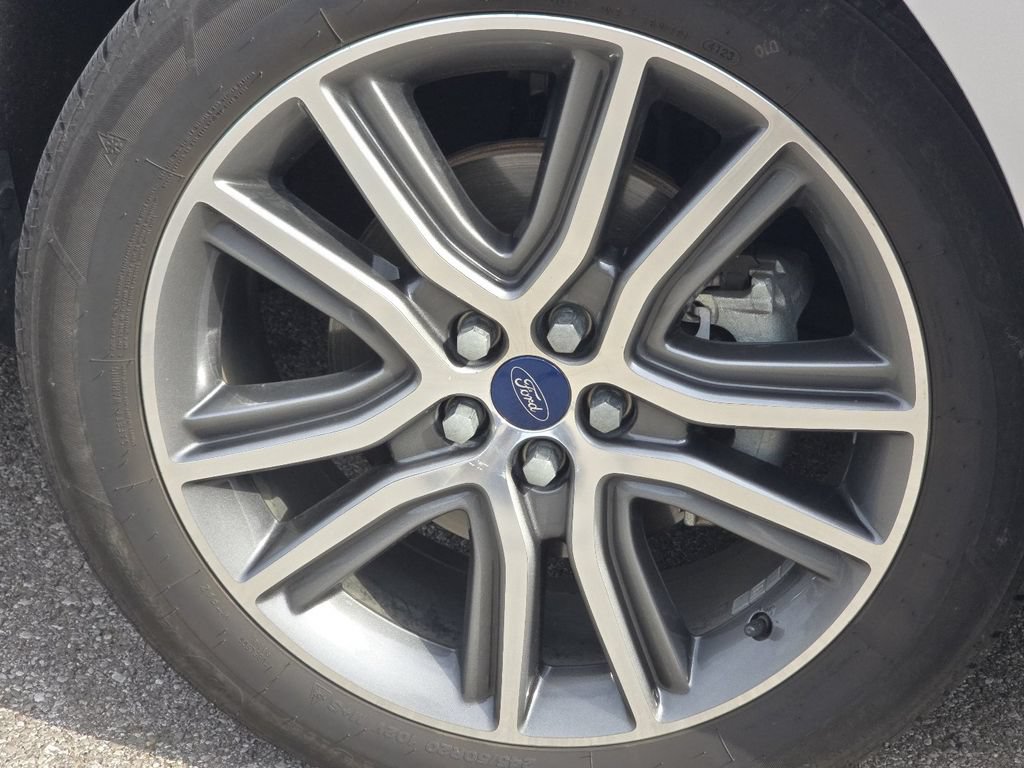 Used 2019 Ford Edge Titanium w/ Equipment Group 301A FWD image 10