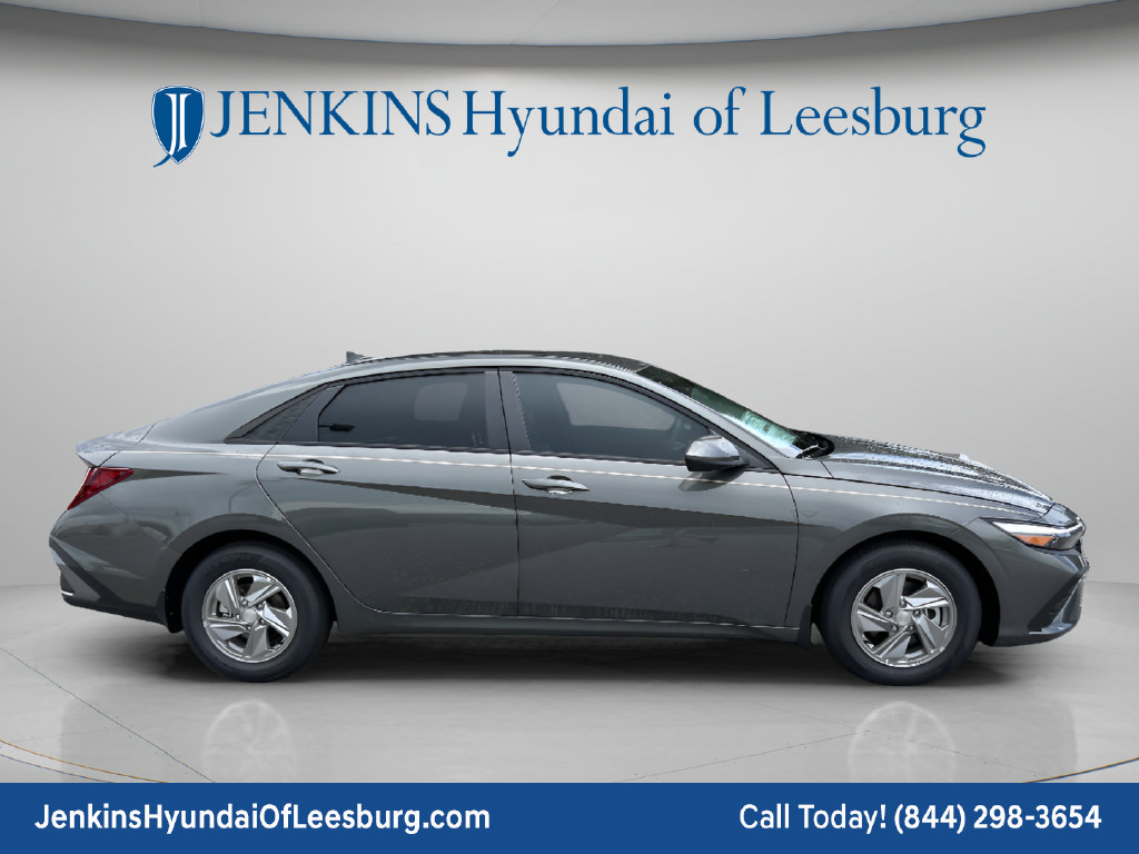 New 2026 Hyundai Elantra SE FWD image 3