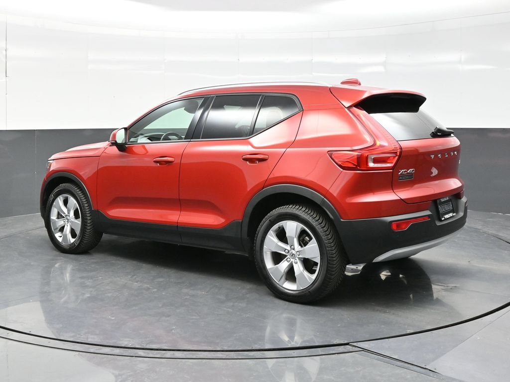 Used 2020 Volvo XC40 T5 Momentum w/ Protection Package Premier AWD/4WD image 4