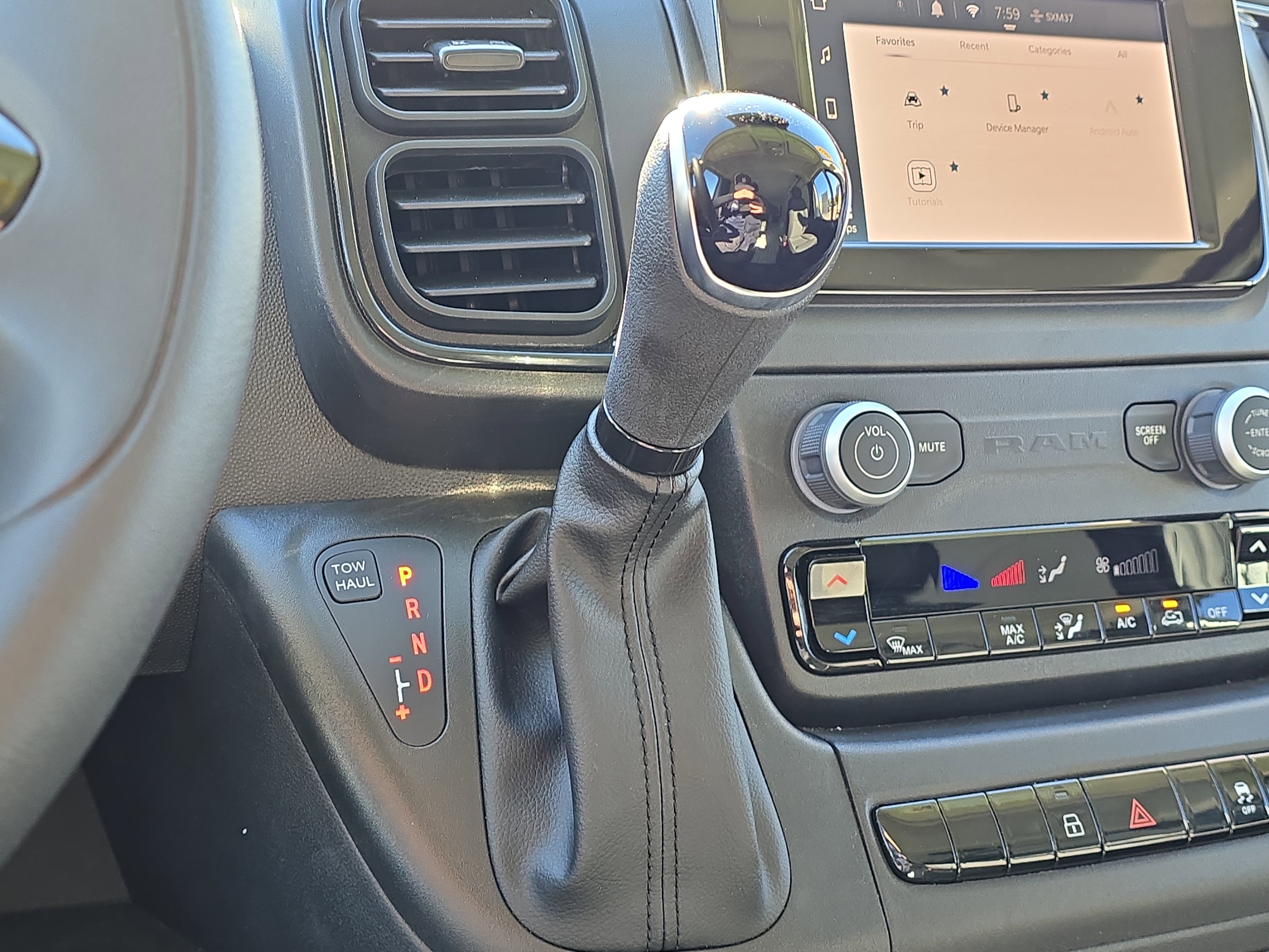 Used 2025 RAM ProMaster 2500 w/ Storage Group image 22