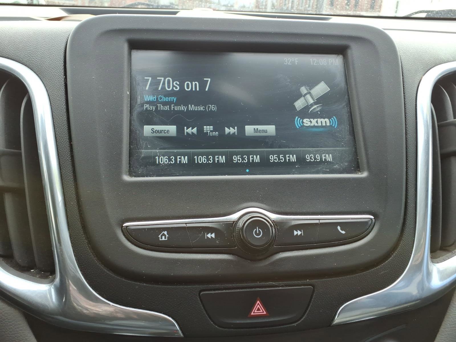 Used 2018 Chevrolet Equinox LT image 31