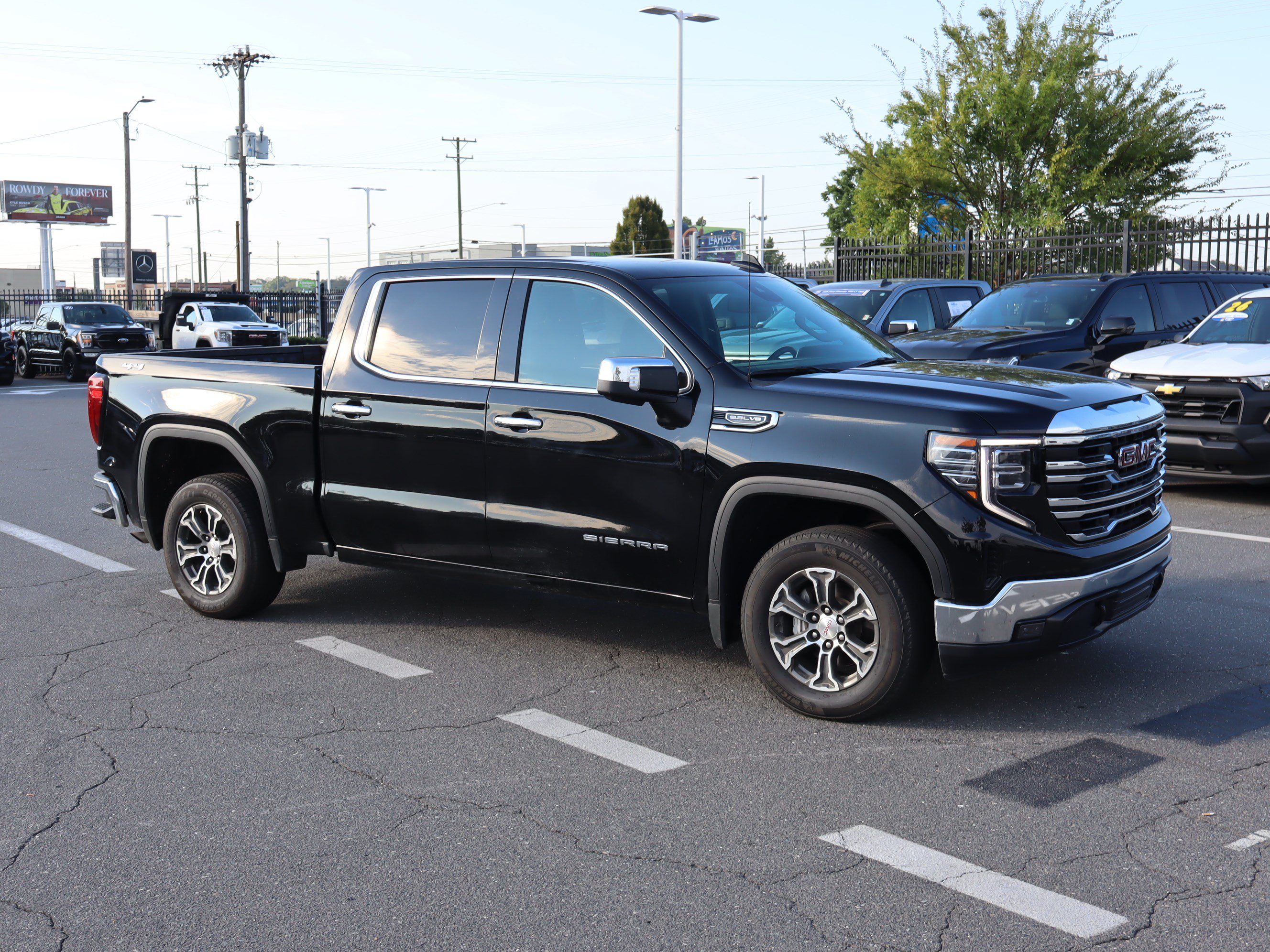 Used 2025 GMC Sierra 1500 SLT AWD/4WD image 2