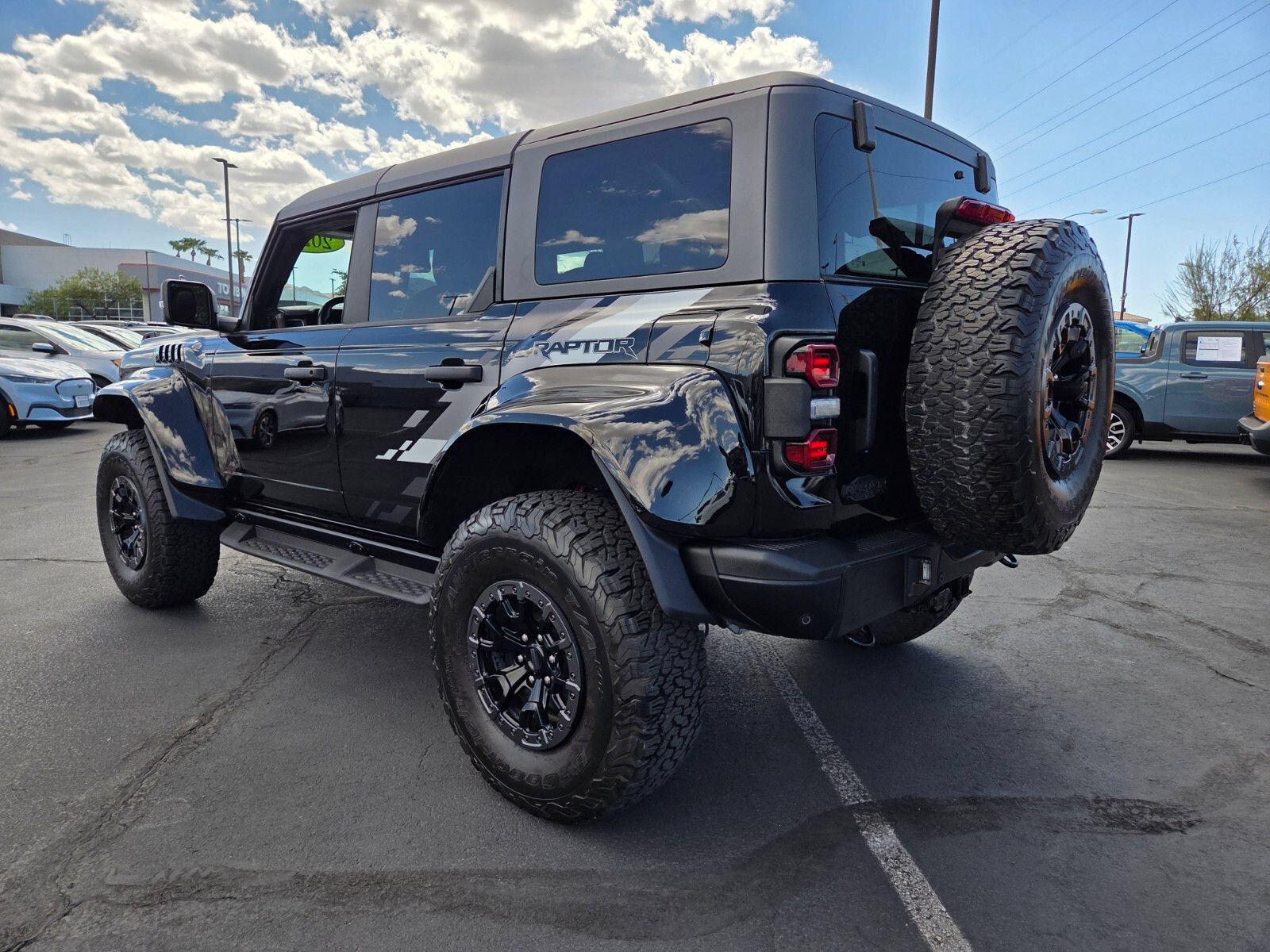 Certified 2024 Ford Bronco Raptor w/ Interior Carbon Fiber Pack 6 AWD/4WD image 4