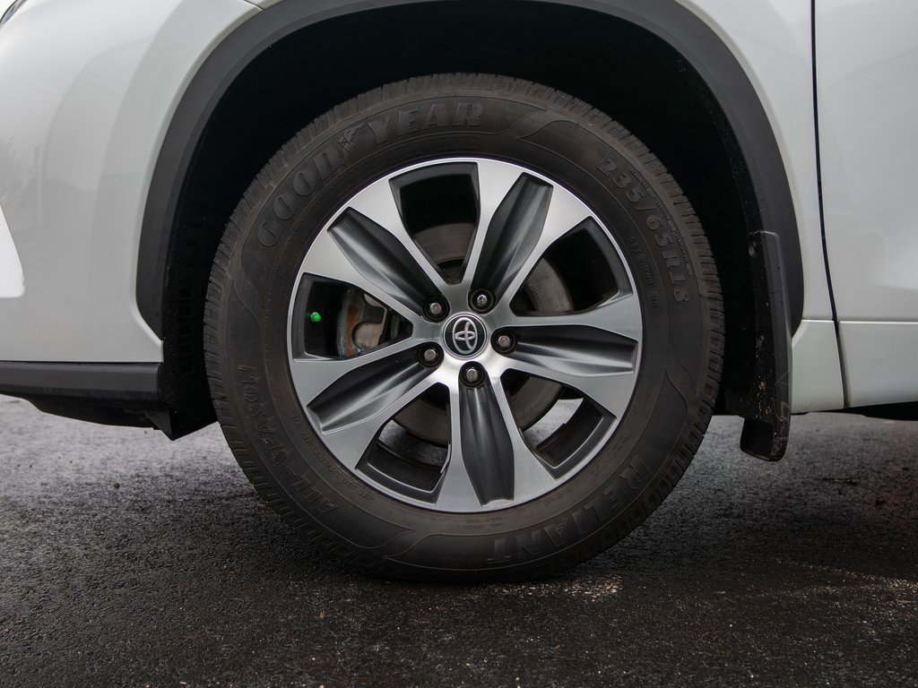 Used 2023 Toyota Highlander XLE image 7