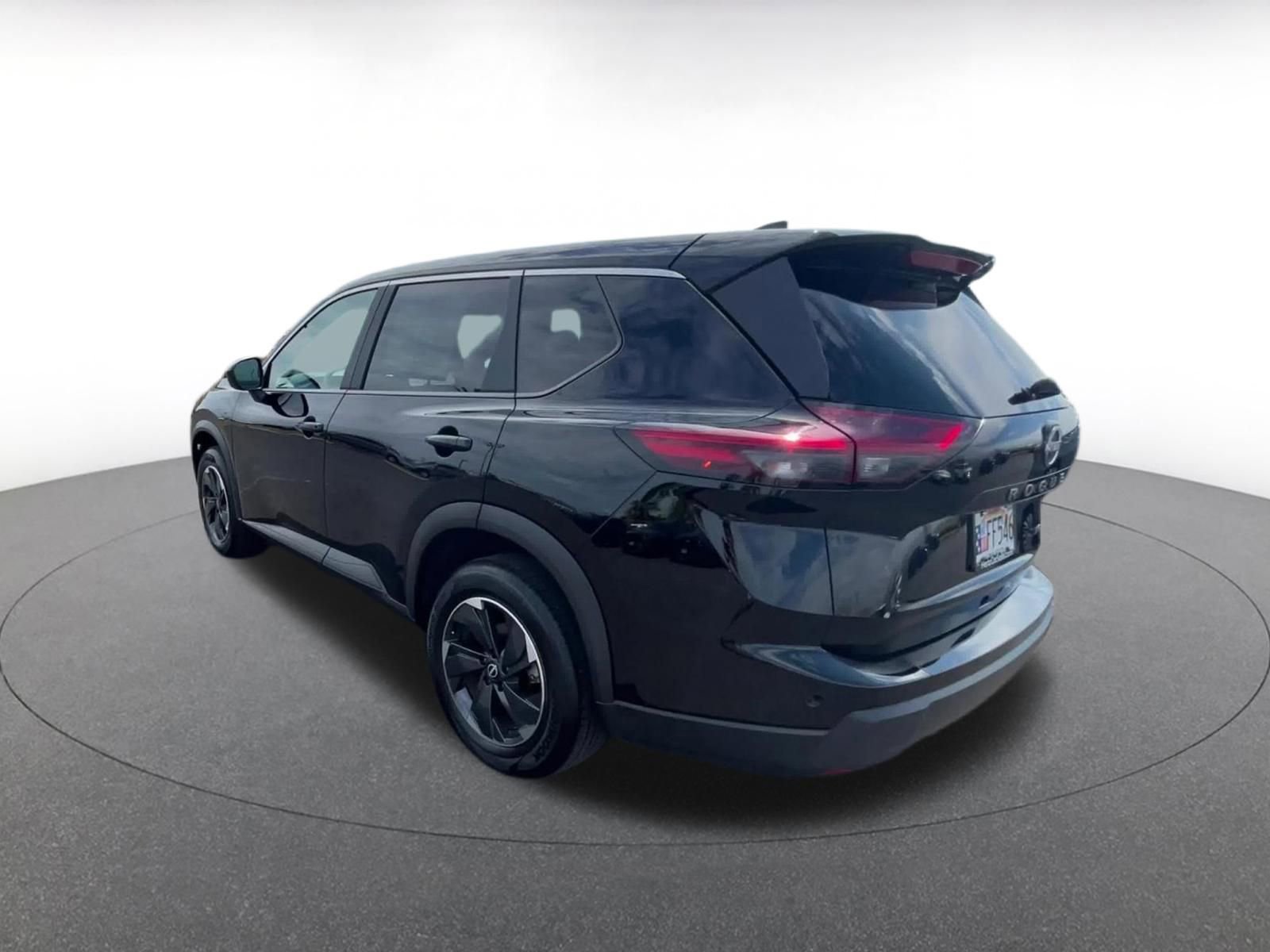Used 2025 Nissan Rogue SV image 11