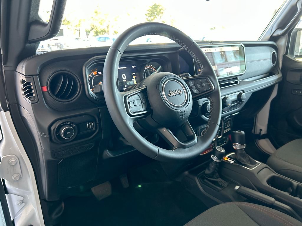 Used 2025 Jeep Wrangler Unlimited Rubicon AWD/4WD image 14