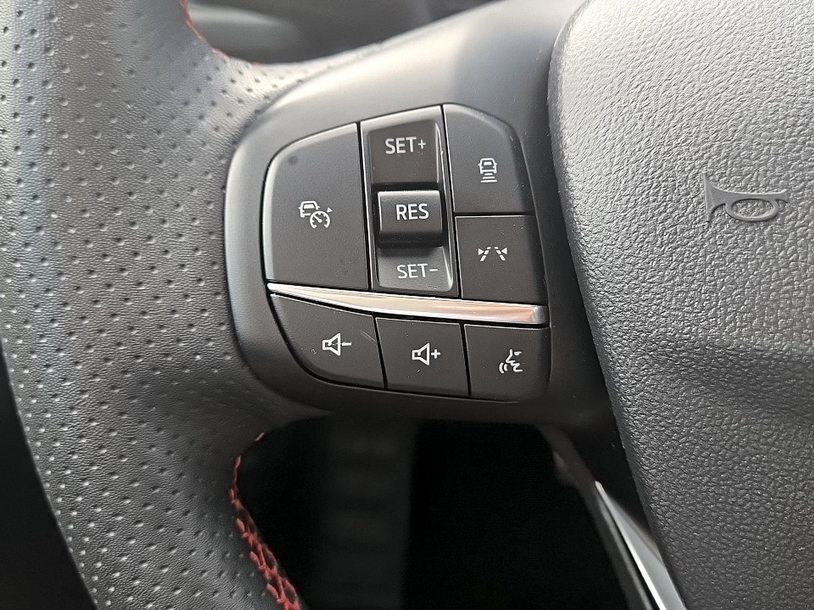 Used 2024 Ford Escape ST-Line w/ Tech Pack #1 AWD/4WD image 13