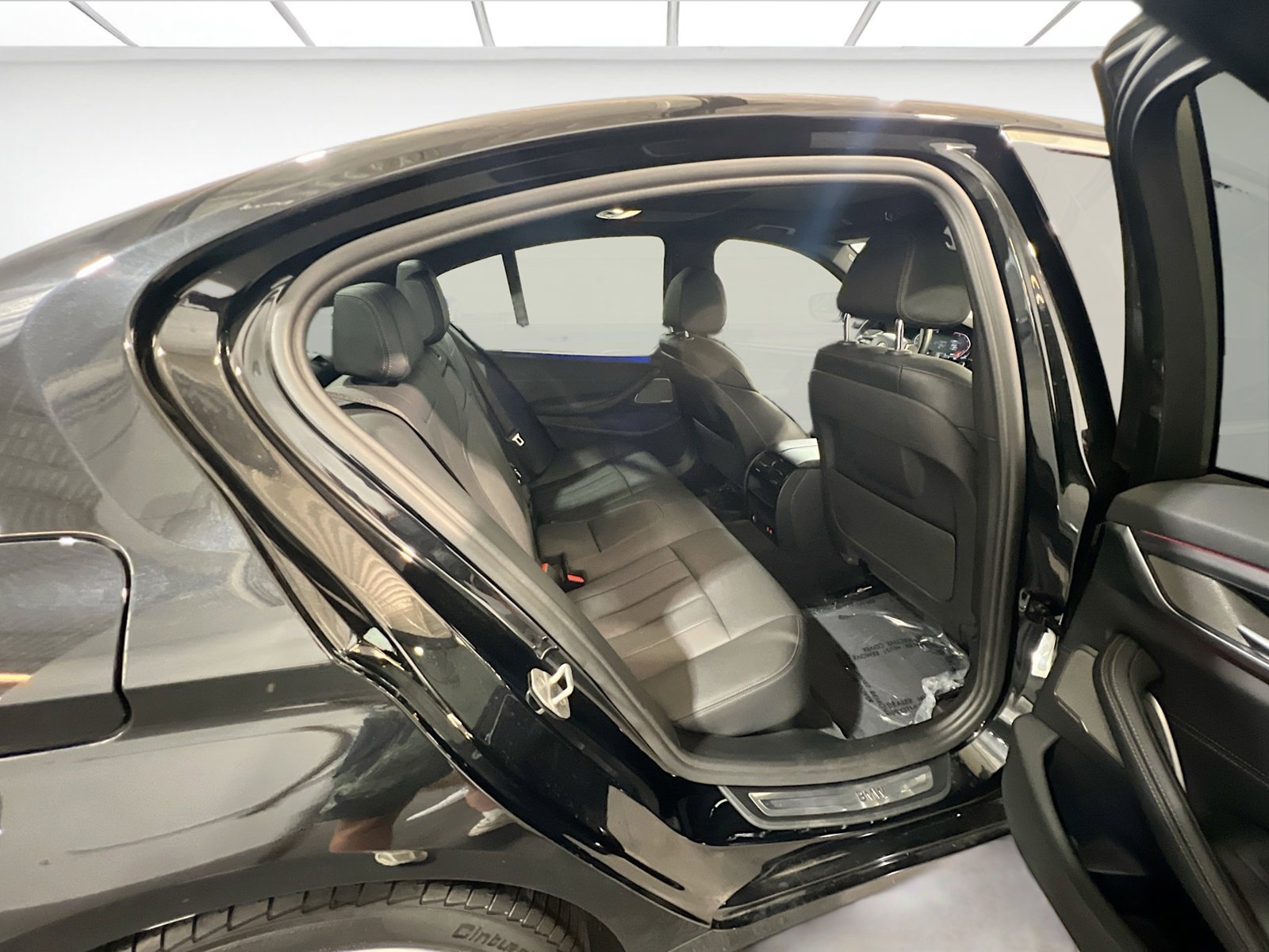 Used 2022 BMW 530i w/ Premium Package image 22