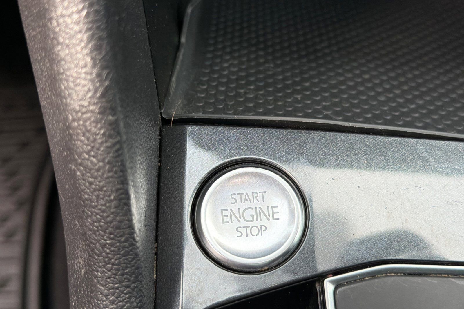 Used 2019 Volkswagen Tiguan SE w/ Panoramic Sunroof Package image 31