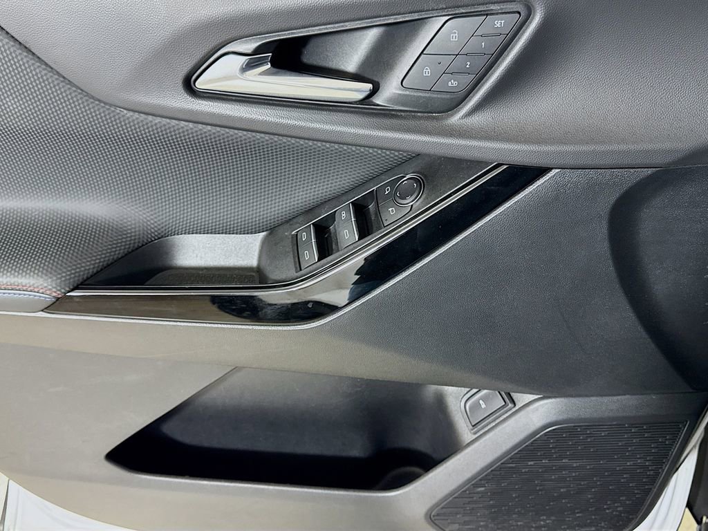 Certified 2025 Chevrolet Equinox RS w/ Safety and Technology Package image 16