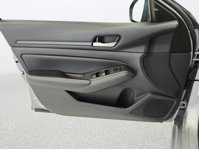 Used 2024 Nissan Altima 2.5 SV FWD image 20
