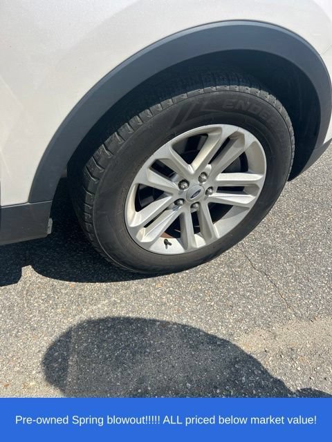 Used 2017 Ford Explorer XLT w/ Equipment Group 202A FWD image 12