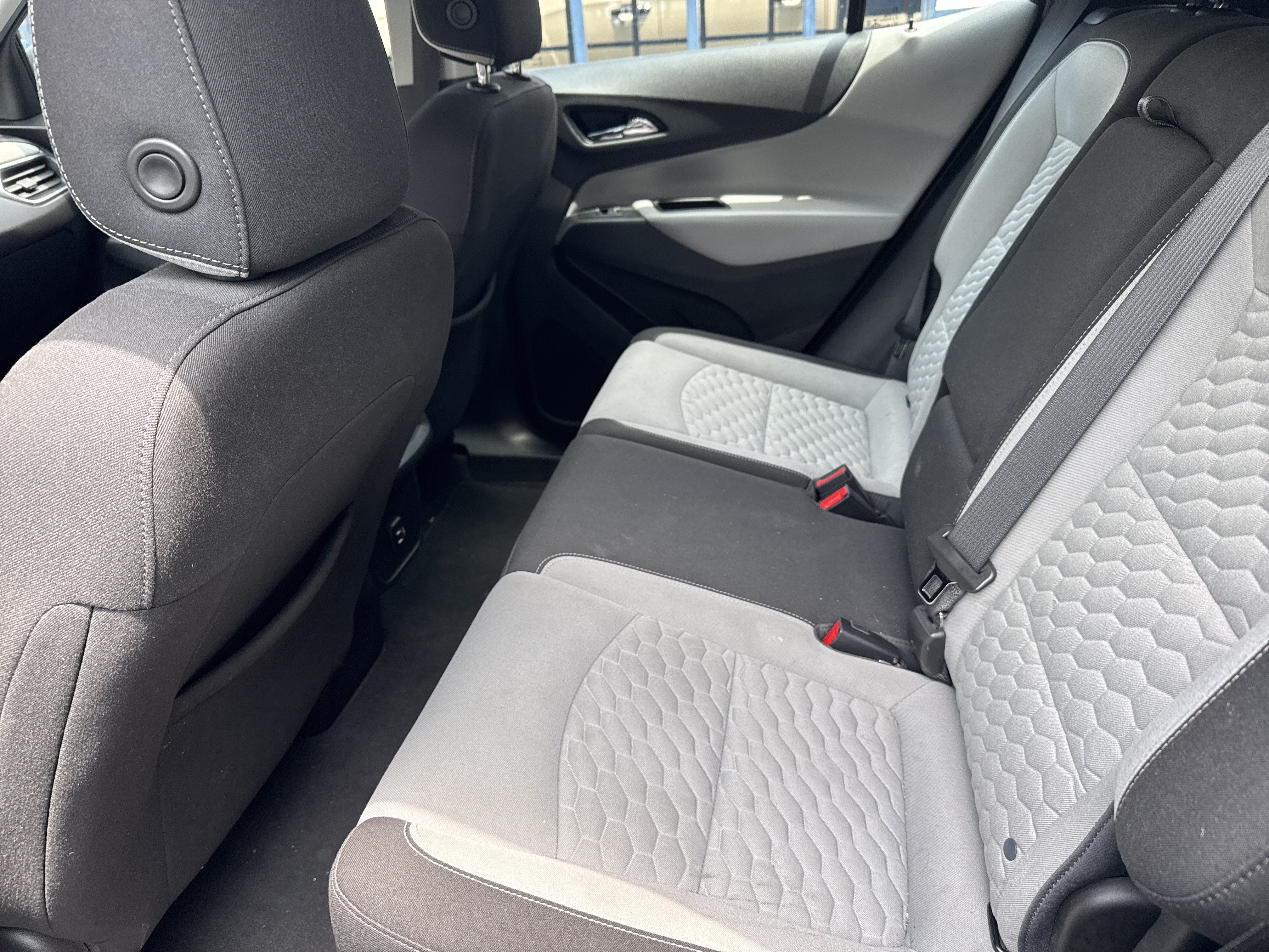 Used 2021 Chevrolet Equinox LS FWD image 9