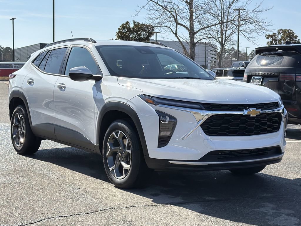 Used 2025 Chevrolet Trax LT image 7