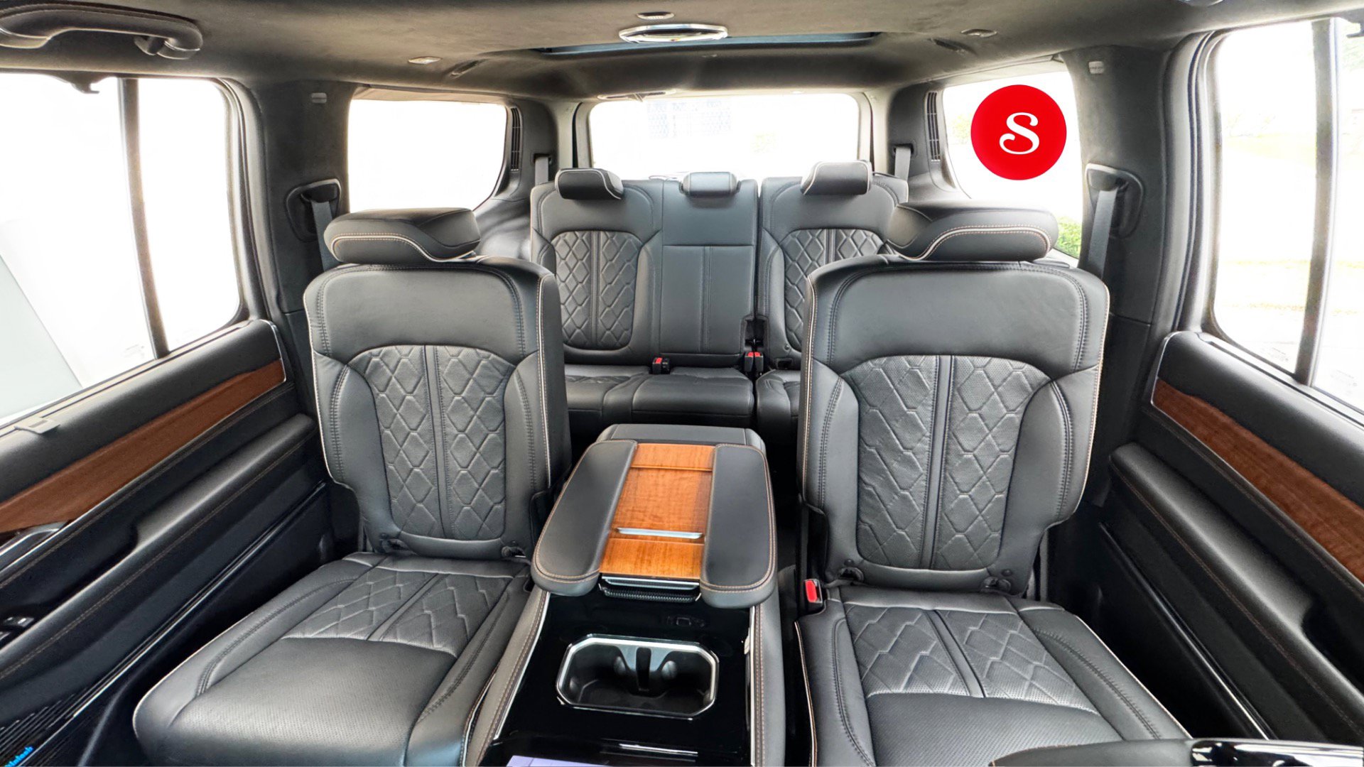 Used 2024 Jeep Grand Wagoneer Series III AWD/4WD image 22