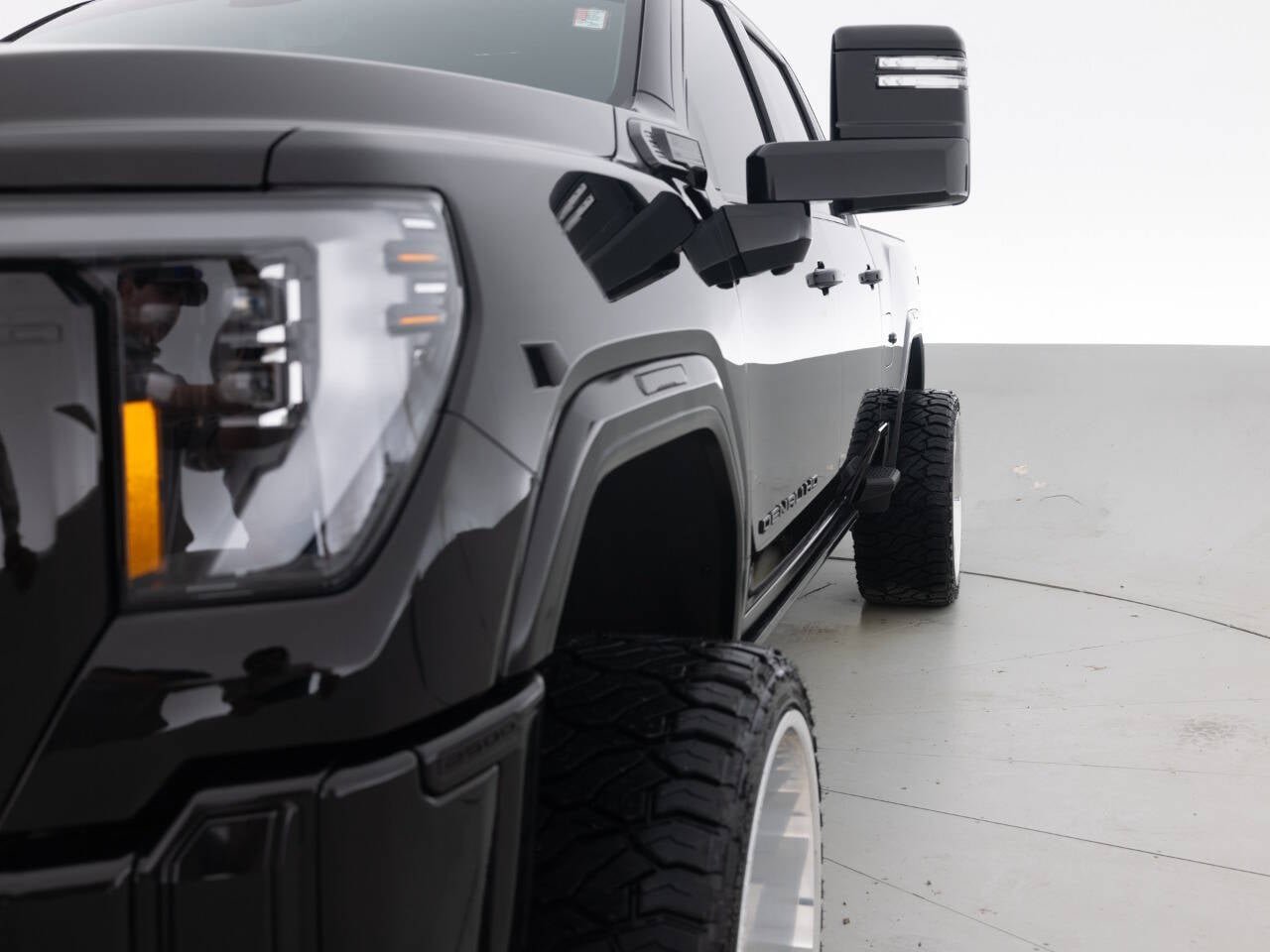 Used 2025 GMC Sierra 2500 Denali w/ Denali Reserve Package AWD/4WD image 12