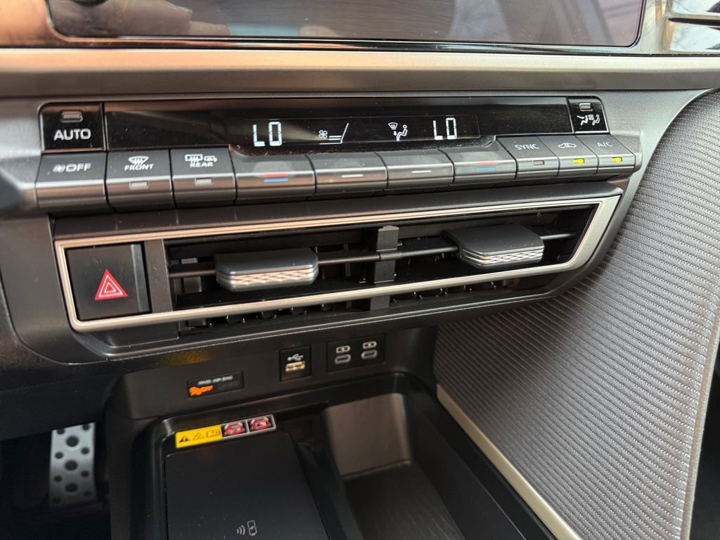 Certified 2025 Toyota Camry SE FWD image 33
