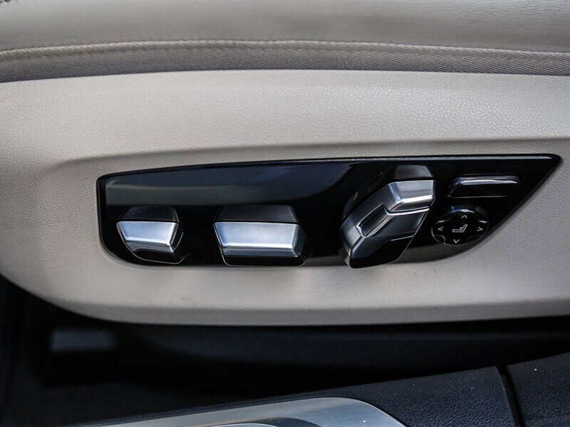 Used 2020 BMW 750i xDrive w/ Executive Package image 31
