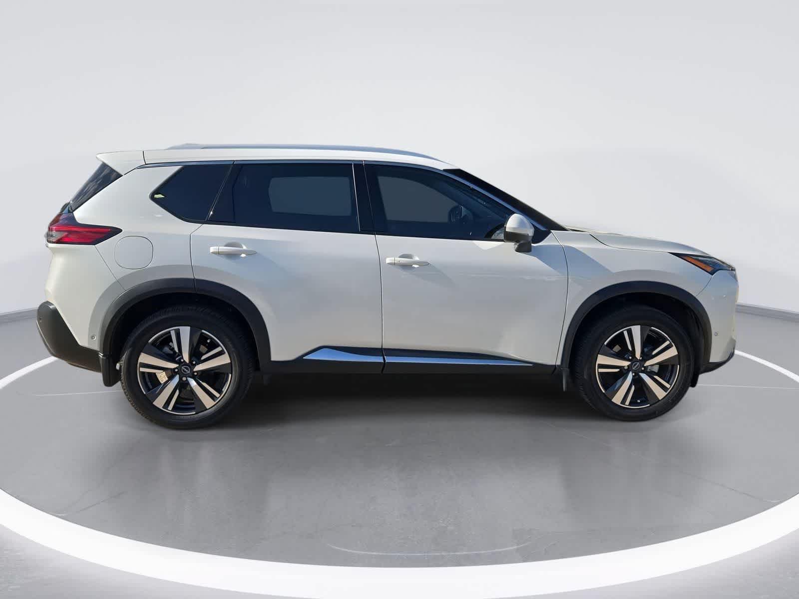 Used 2023 Nissan Rogue SL w/ SL Premium Package FWD image 9