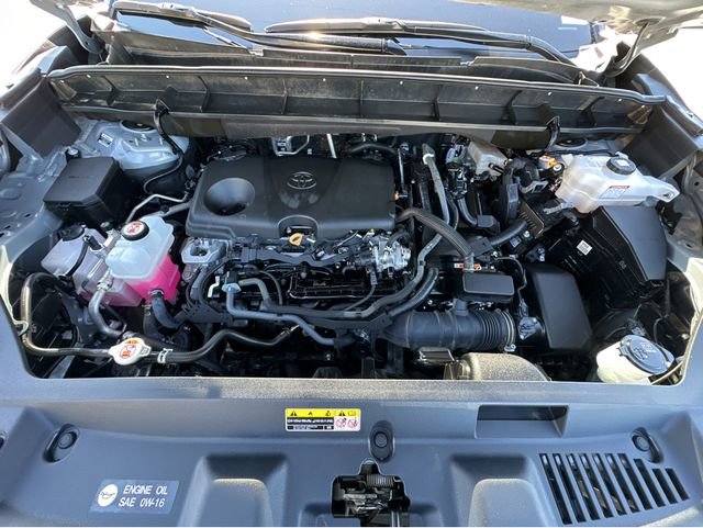 Used 2024 Toyota Highlander LE FWD image 39
