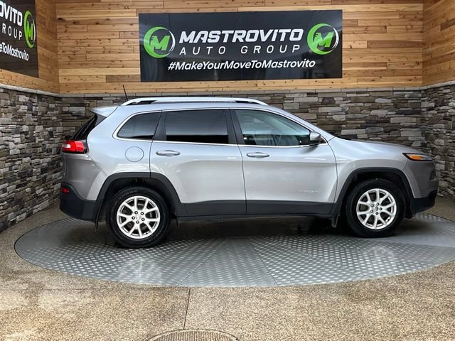 Used 2017 Jeep Cherokee Latitude w/ Cold Weather Group AWD/4WD image 14