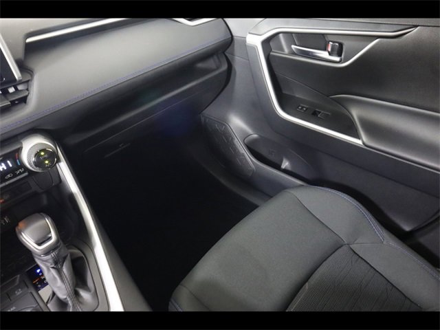 Used 2024 Toyota RAV4 SE image 17