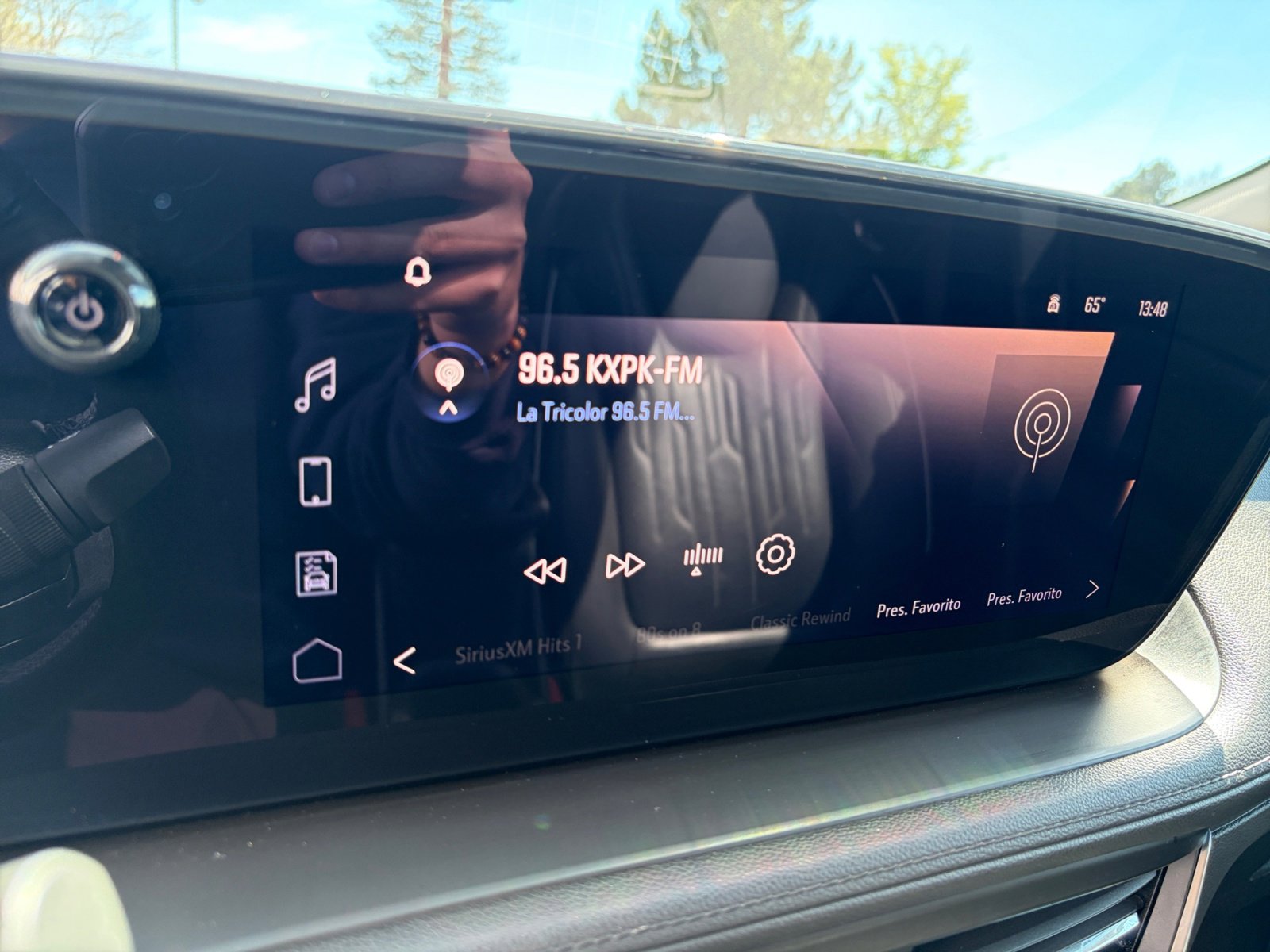 Used 2024 Buick Encore GX Avenir w/ Avenir Technology Package image 24