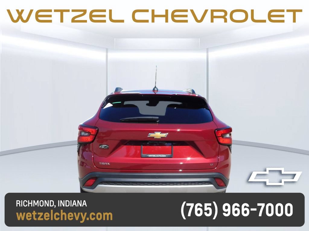 Used 2025 Chevrolet Trax LT w/ Driver Confidence Package FWD image 4