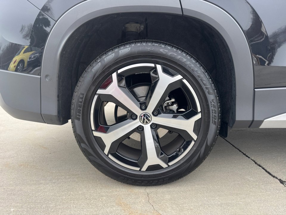 Certified 2025 Volkswagen Tiguan SE image 27