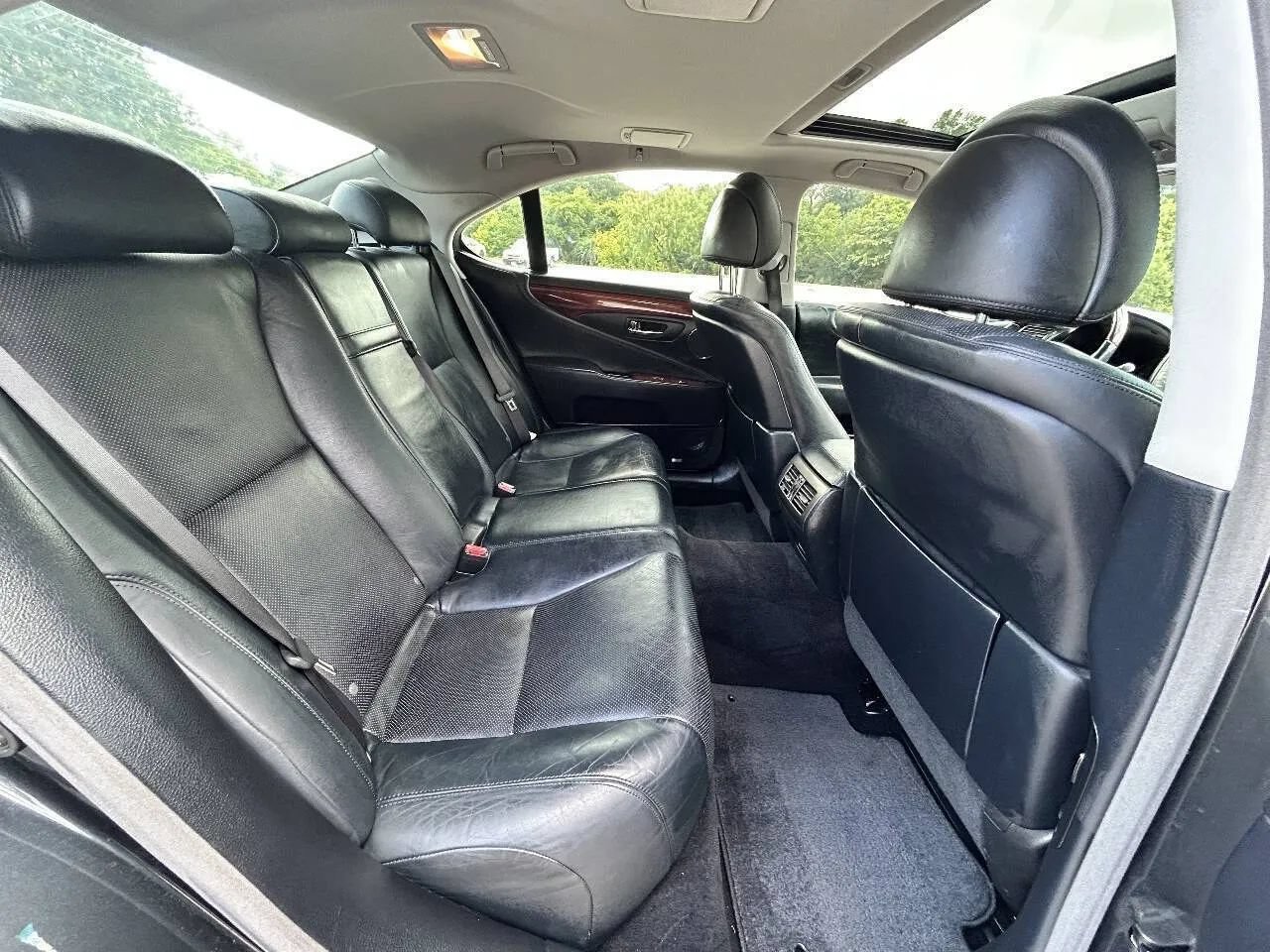 Used 2011 Lexus LS 460 w/ Luxury Value Edition RWD image 14
