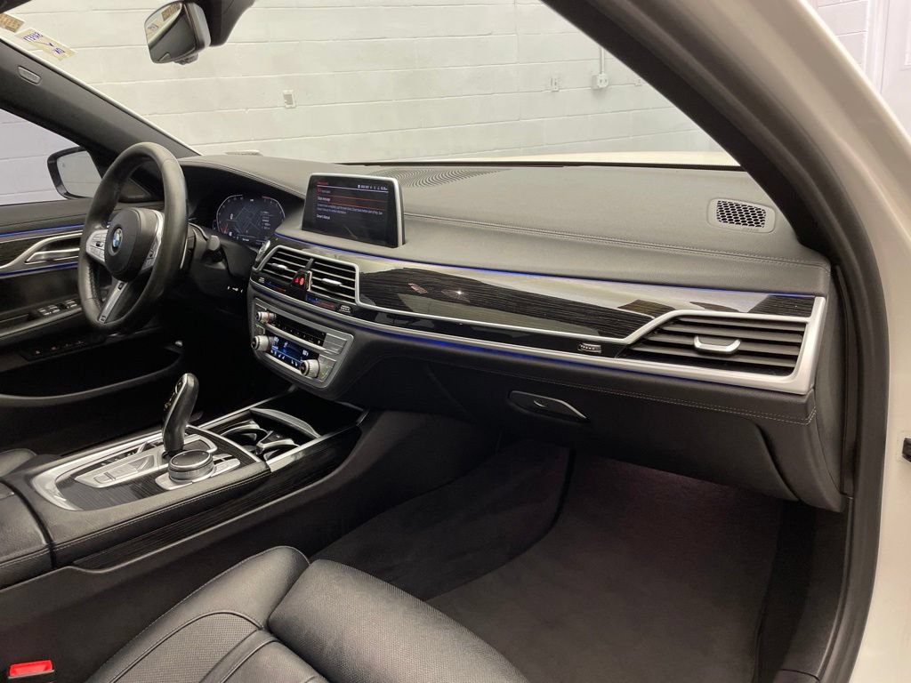 Used 2021 BMW 740i w/ M Sport Package RWD image 27