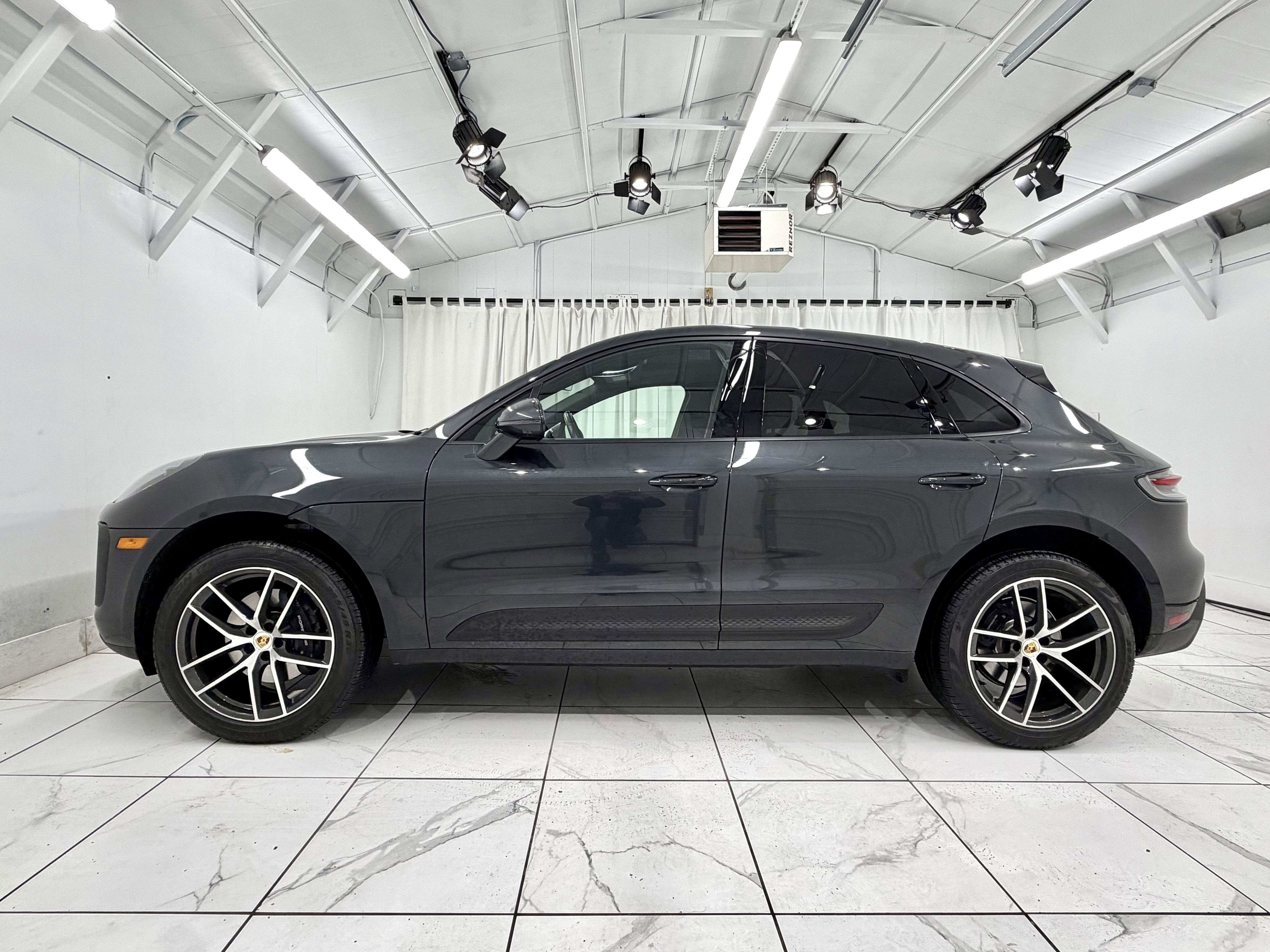 Certified 2025 Porsche Macan image 2