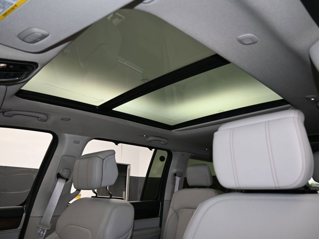 Used 2024 Jeep Grand Wagoneer L 4WD image 11