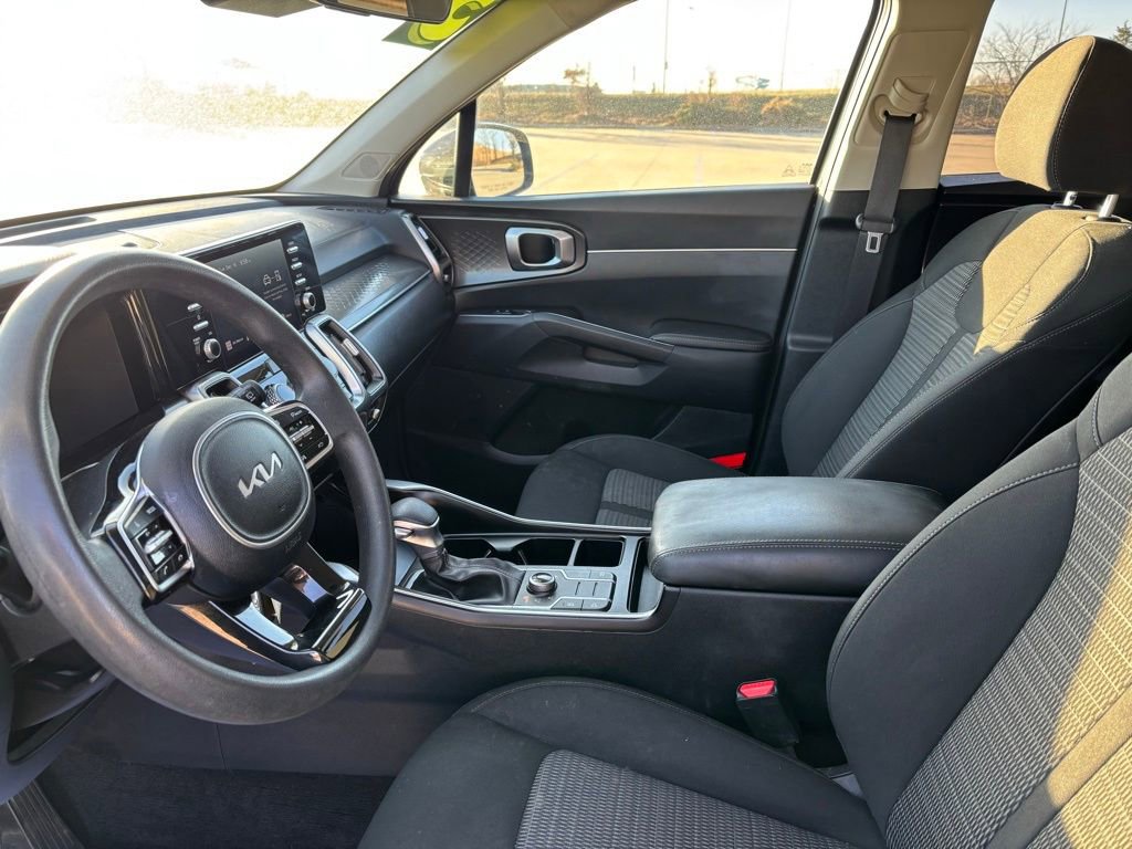 Used 2023 Kia Sorento LX image 17