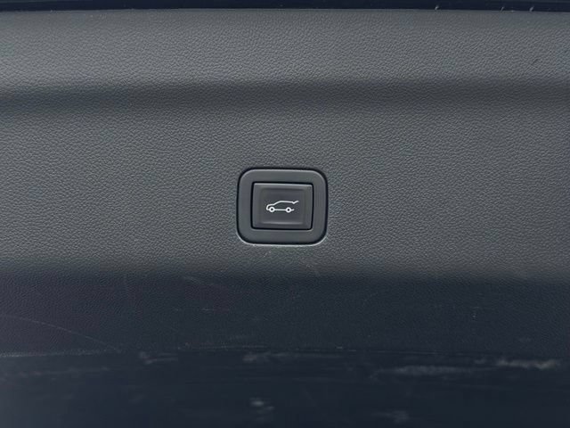 Used 2024 GMC Yukon SLT AWD/4WD image 12