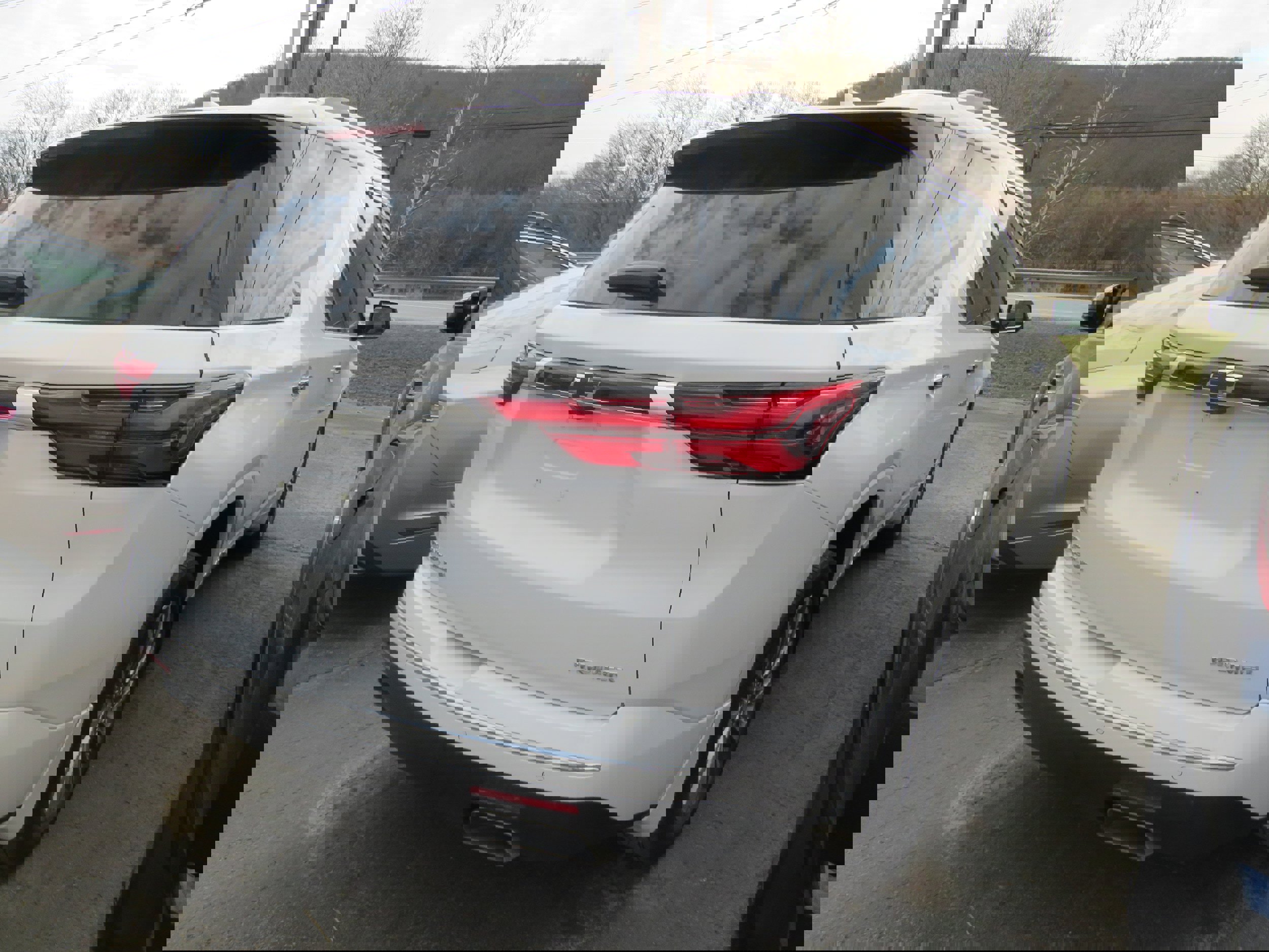 Used 2023 Chevrolet Traverse Premier image 6