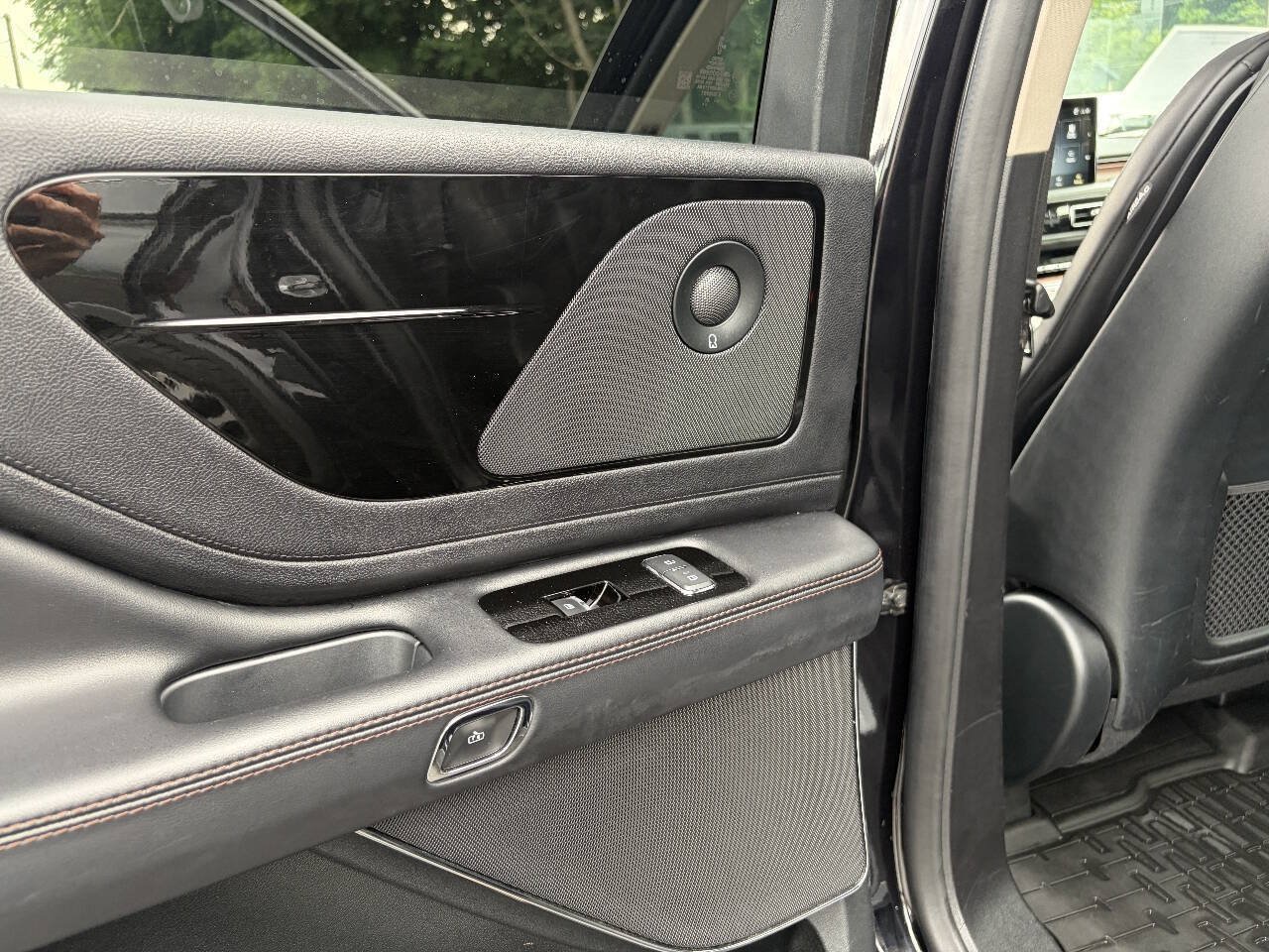 Used 2021 Lincoln Aviator Reserve w/ Elements Package Plus AWD/4WD image 32