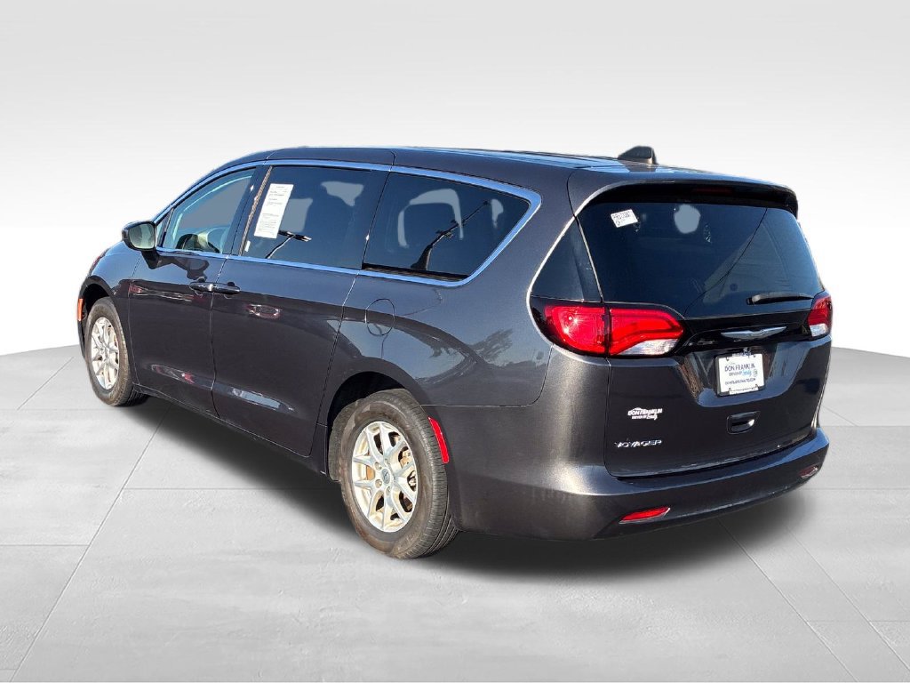 Used 2023 Chrysler Voyager LX FWD image 3