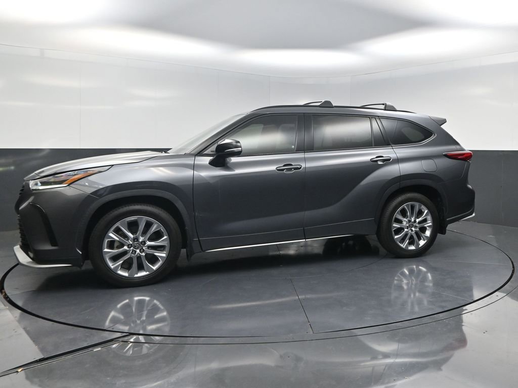 Used 2021 Toyota Highlander XSE image 3