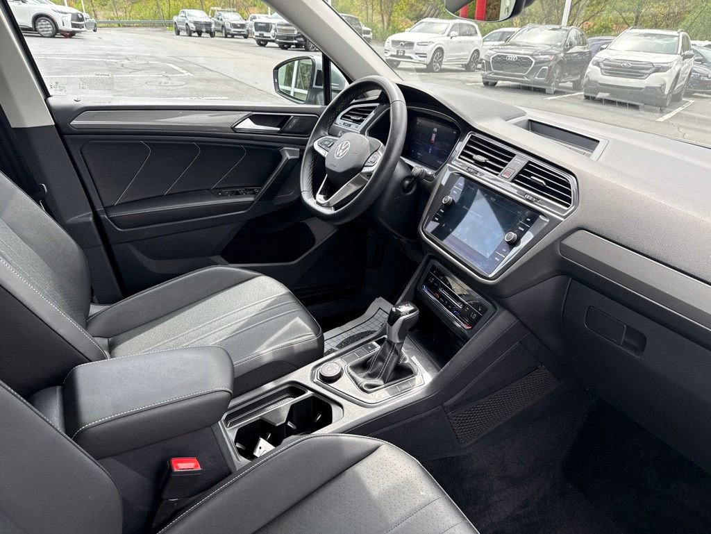 Used 2023 Volkswagen Tiguan SE AWD/4WD image 29