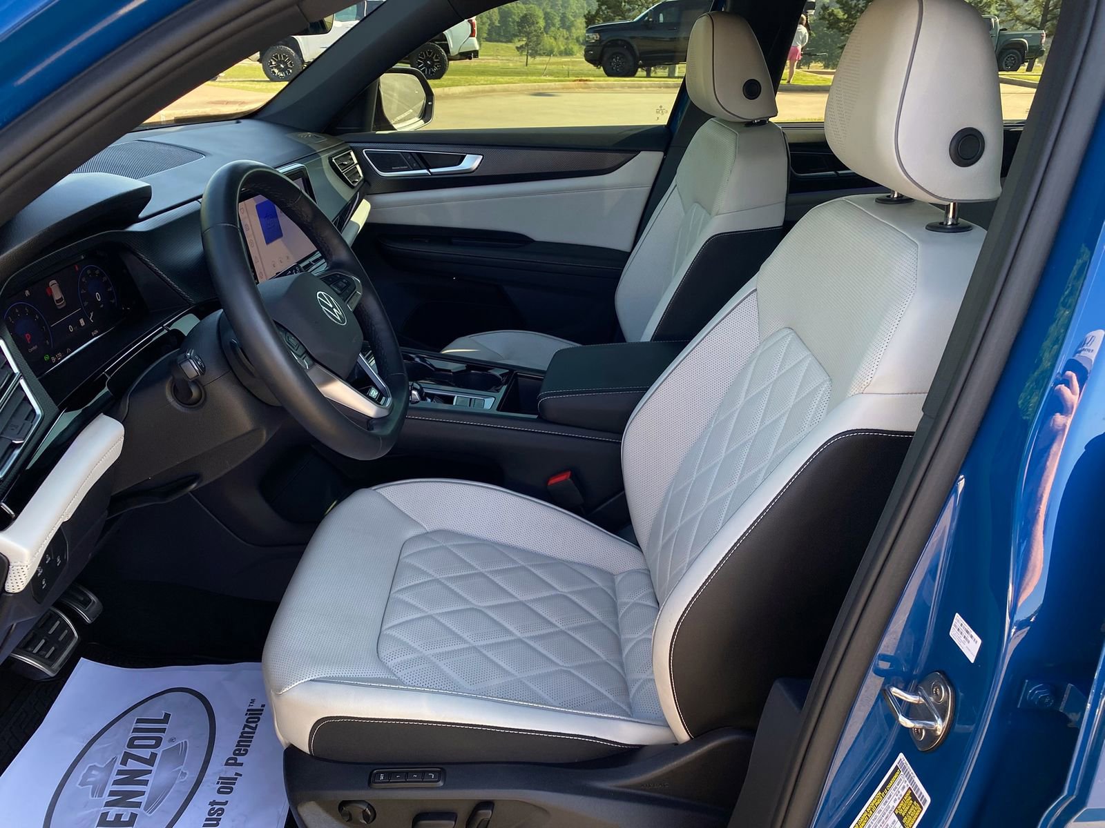 Used 2025 Volkswagen Atlas Cross Sport SEL Premium R-Line image 10