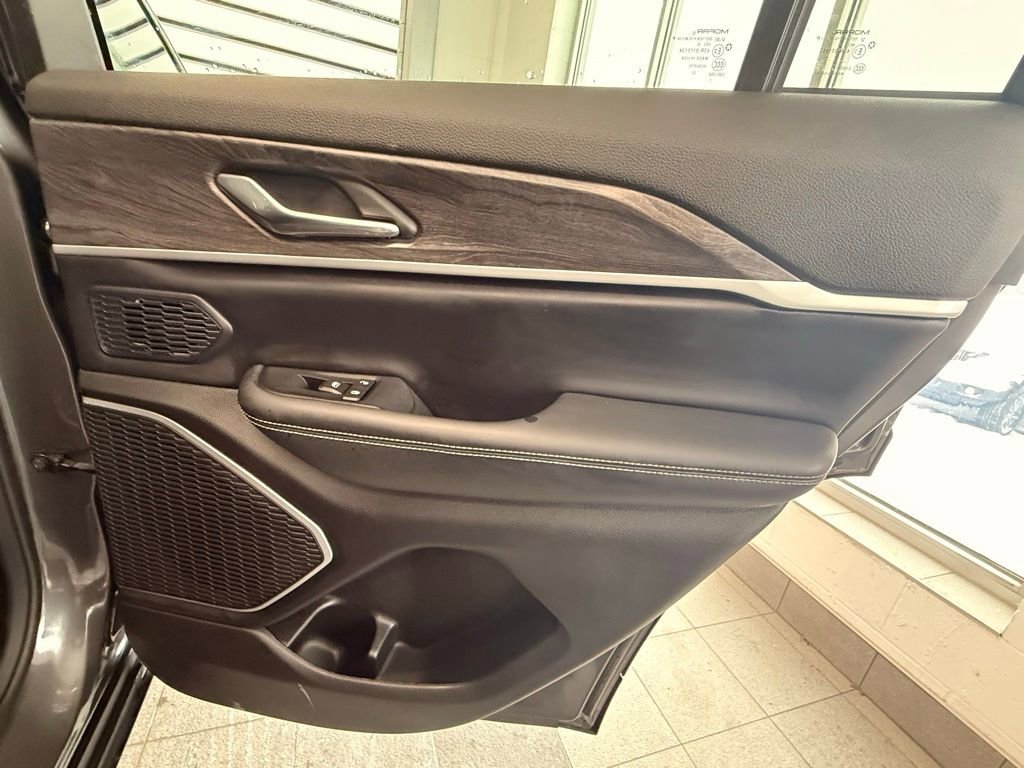 Used 2022 Jeep Grand Cherokee Limited 4xe image 41