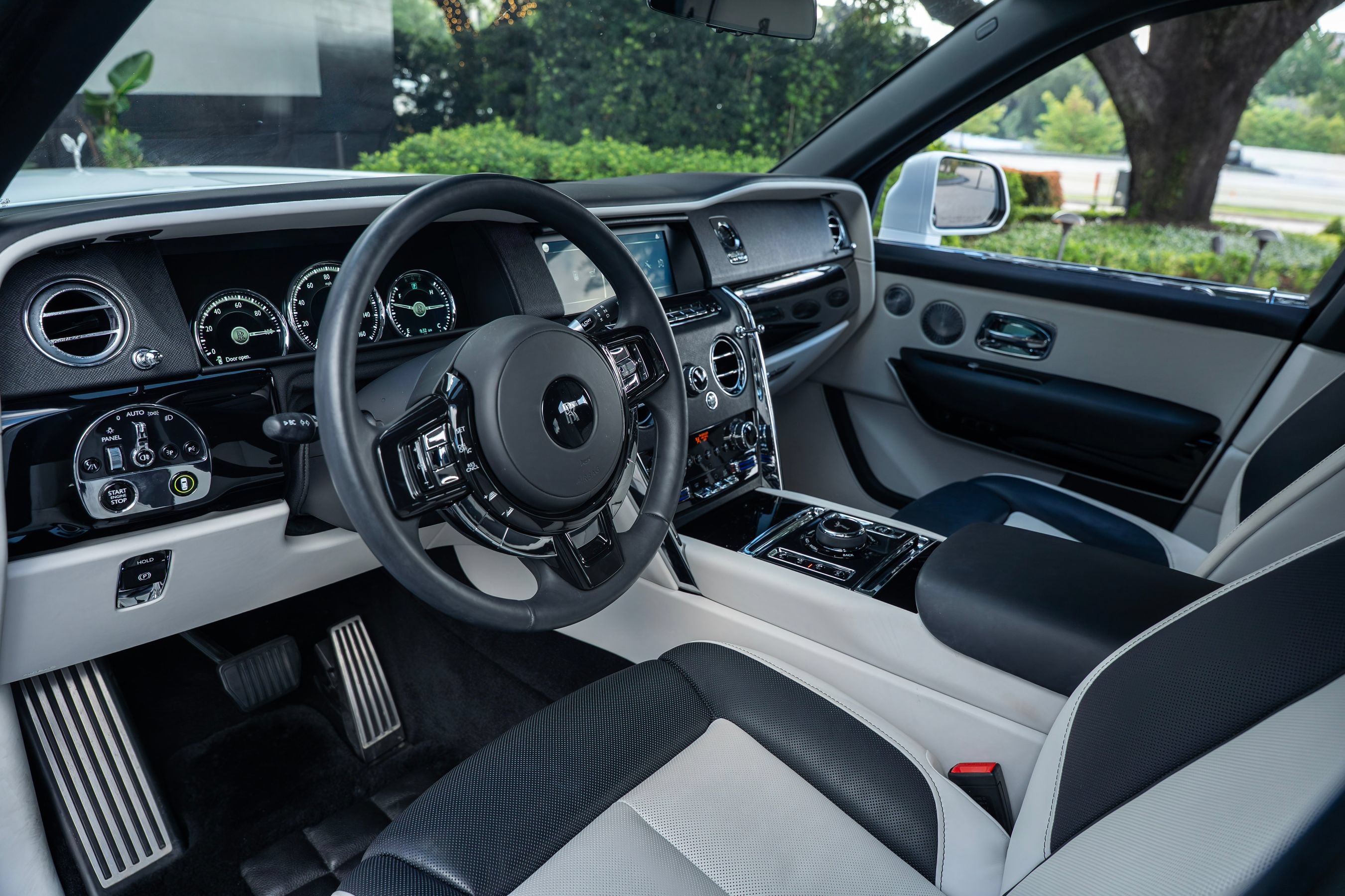 Used 2024 Rolls-Royce Cullinan AWD/4WD image 9