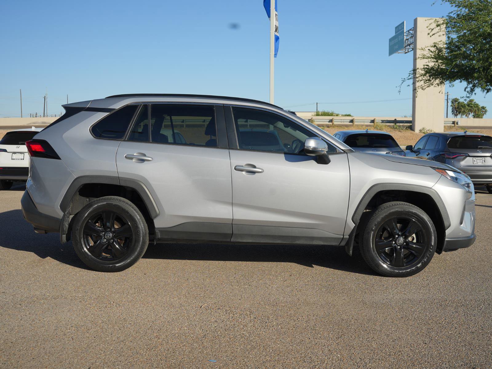 Used 2022 Toyota RAV4 XLE FWD image 4