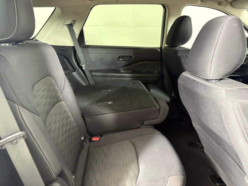 Used 2023 Nissan Pathfinder S FWD image 17